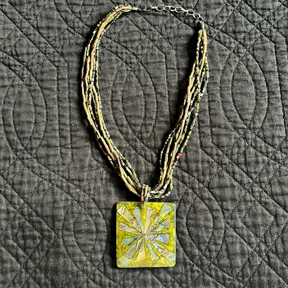 Beaded necklace with large pendant - Picture 1 of 6
